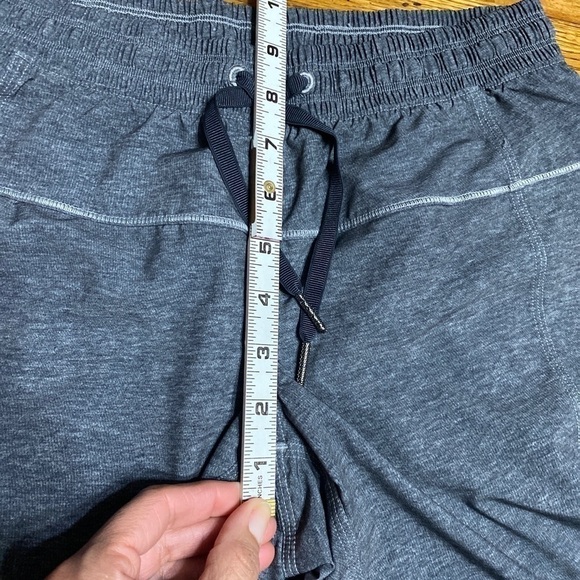 𝅺lululemon Step Lively Heathered Grey Crop Pants Women’s Size 4 - Picture 11 of 12